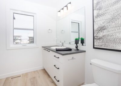 150 Vancouver Crescent Bathtub